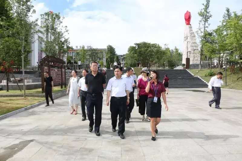 貴州省人大常委會(huì)副主任王世杰到朱砂古鎮(zhèn)考察