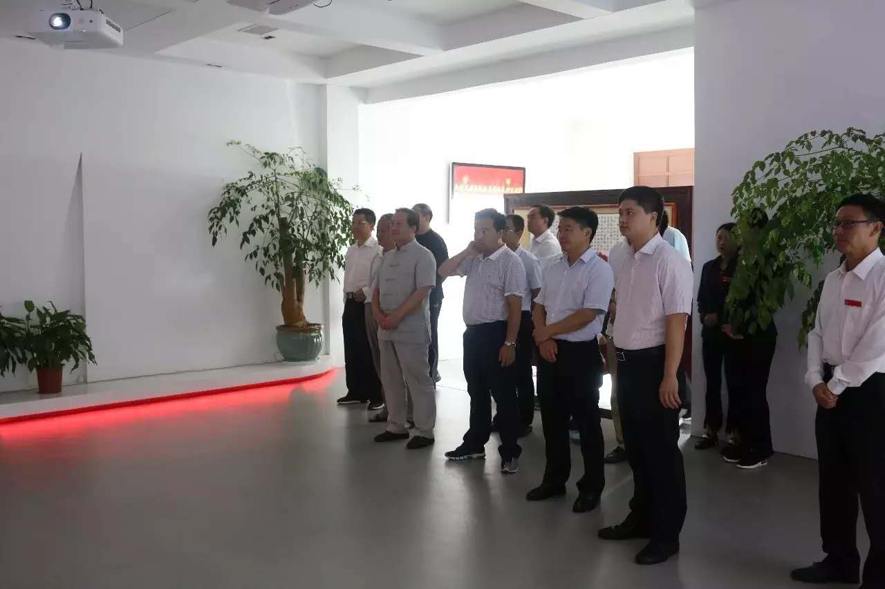貴州省銅仁市市委書記陳昌旭一行到朱砂古鎮(zhèn)調(diào)研