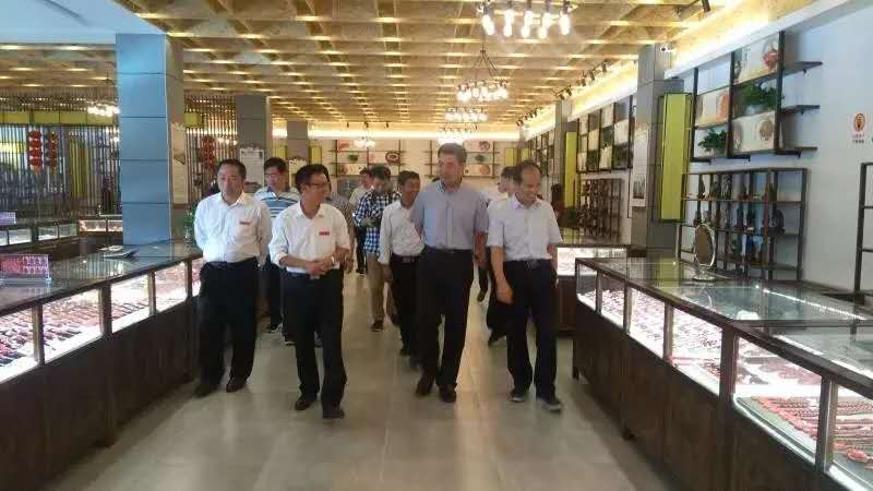 山東省濰坊市統(tǒng)戰(zhàn)部長王兆輝一行赴朱砂古鎮(zhèn)調(diào)研
