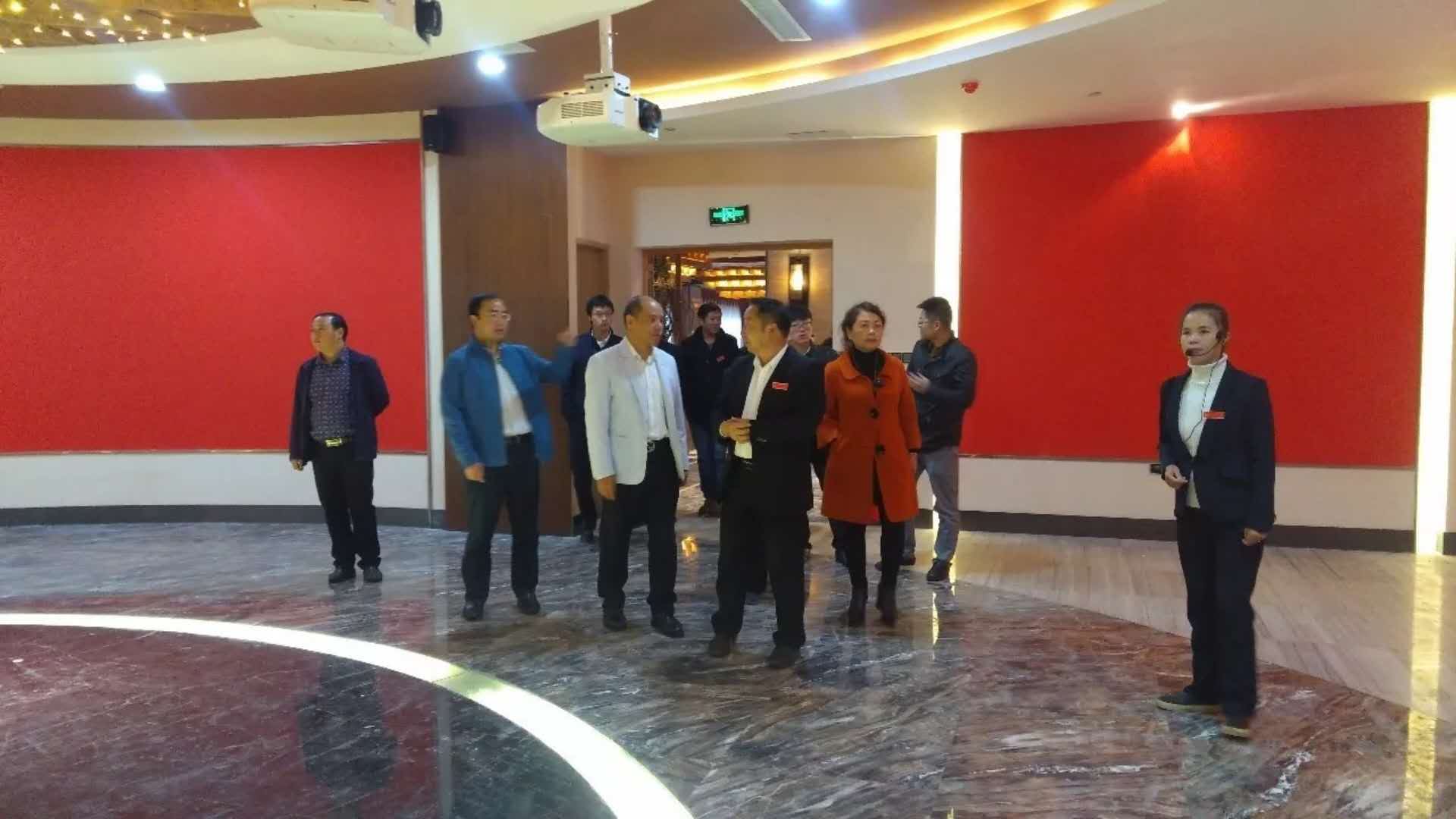 貴州省旅游規(guī)劃設(shè)計(jì)院院長(zhǎng)成凱率專家團(tuán)來(lái)萬(wàn)山評(píng)審星級(jí)村寨客棧