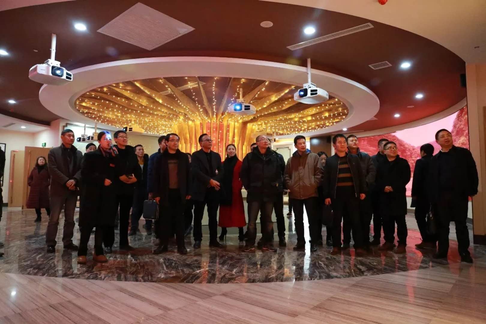銅仁市廣播電視通聯(lián)會(huì)一行考察朱砂古鎮(zhèn)