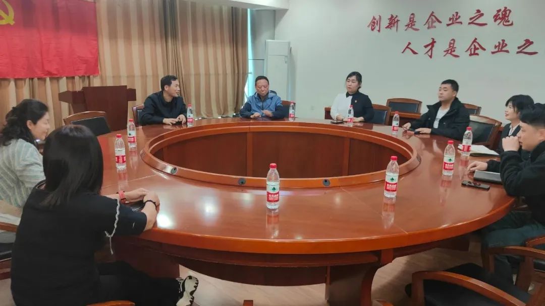 中共廣信區(qū)委組織部兩新黨工委譚必萬書記到月亮灣汽車城考察上饒...